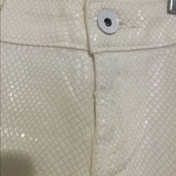 Britany ankle jeans by Guess in sparkly white with a bit of stretch. - Picture 5 of 10